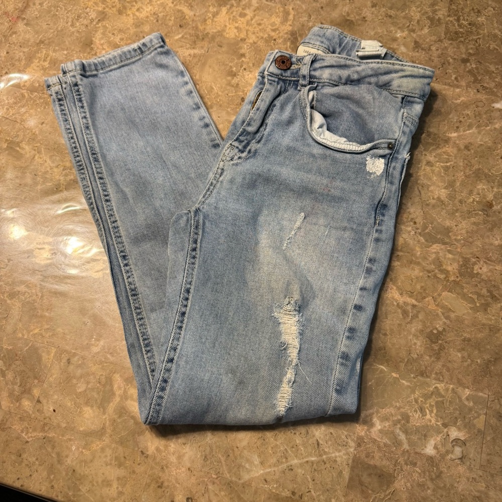 Zara boys blue denim jeans size 10
Like new condition 
Adjustable waist